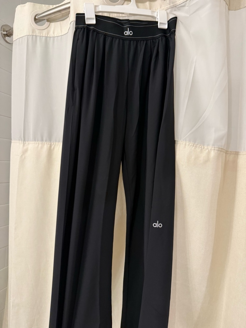 ALO Yoga Black Wide-Leg Pants - Picture 2 of 2